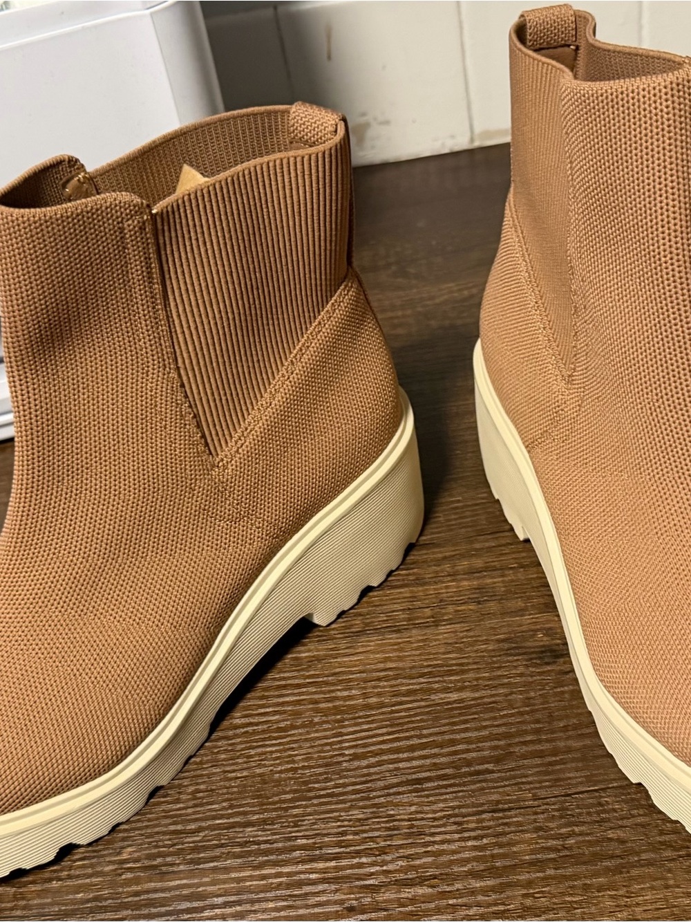 Women's Chelsea Platform Ankle Boots in Tan VIVAIA